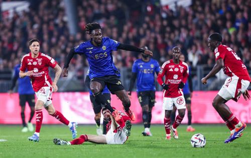 เบรสต์ พบ โอจีซี นีซ