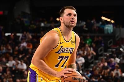 Timberwolves vs. Lakers ผู้เล่นตัวจริง: Doncic vs. Edwards, Ayton PK Gobert