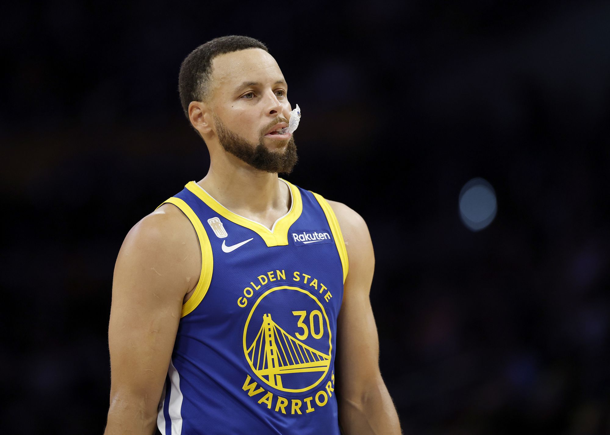 Curry ทำคะแนนได้ 22 แต้มในควอเตอร์ที่สาม ครองอันดับหนึ่งในประวัติศาสตร์ด้วยคะแนน 43 มากกว่า 20 แต้มในควอเตอร์เดียวในอาชีพของเขา
